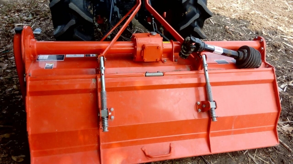 KUBOTA  L 4708 SP (4WD)  2 เพลา   สภาพใหม่สวยๆ   ชั่วโมงใช้   งานน้อย  สีเดิมทั้งคัน  พร้อมชุดใบมีดดันหน้า    โรตารี่