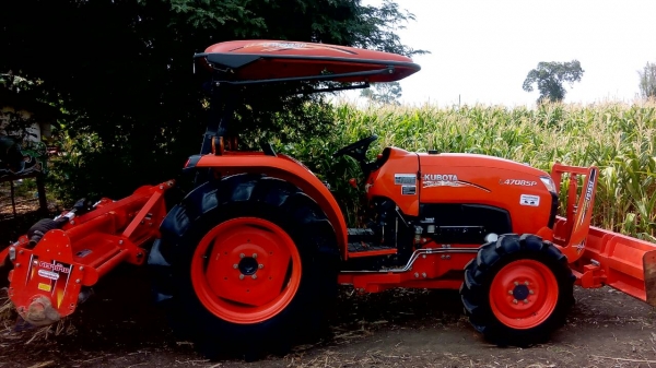 KUBOTA  L 4708 SP (4WD)  2 เพลา   สภาพใหม่สวยๆ   ชั่วโมงใช้   งานน้อย  สีเดิมทั้งคัน  พร้อมชุดใบมีดดันหน้า    โรตารี่