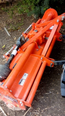 KUBOTA  L 4708 SP (4WD)  2 เพลา   สภาพใหม่สวยๆ   ชั่วโมงใช้   งานน้อย  สีเดิมทั้งคัน  พร้อมชุดใบมีดดันหน้า    โรตารี่