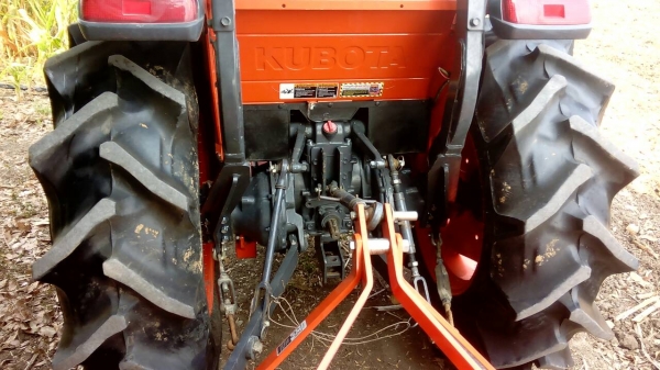 KUBOTA  L 4708 SP (4WD)  2 เพลา   สภาพใหม่สวยๆ   ชั่วโมงใช้   งานน้อย  สีเดิมทั้งคัน  พร้อมชุดใบมีดดันหน้า    โรตารี่