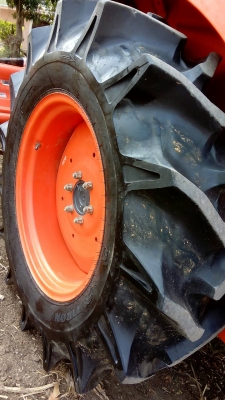 KUBOTA  L 4708 SP (4WD)  2 เพลา   สภาพใหม่สวยๆ   ชั่วโมงใช้   งานน้อย  สีเดิมทั้งคัน  พร้อมชุดใบมีดดันหน้า    โรตารี่