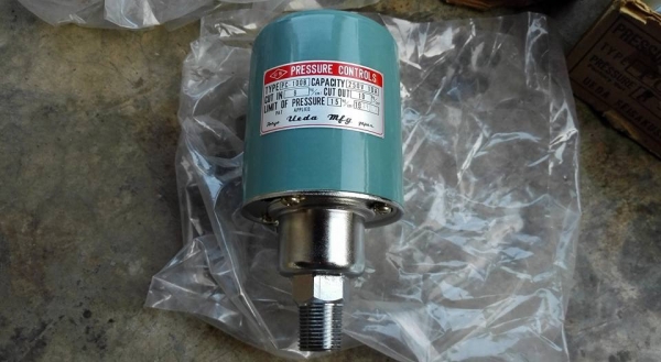 ** เหลือ 2 ตัว!! ** เพรสเชอร์คอนโทรล (PRESSURE CONTROLS) UEDA SEISAKUSHO Made in Japan ของใหม่ 100\% นอนกล่อง!!