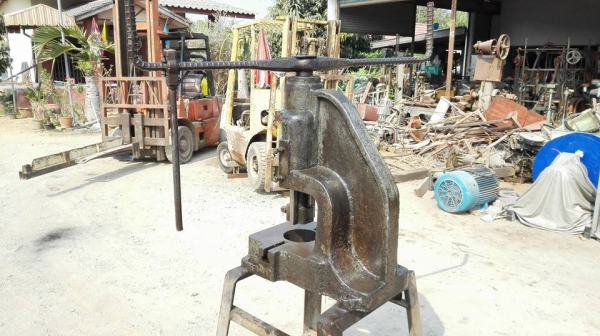 ** ยกแล้วครับ!! ** ปั้มคอม้า ปั้มคาราบาว เบอร์ 1 สภาพเดิมๆไม่ทำสี ไม่มีช้ำ หน้าโต้ะสวยเฟืองคมกลไกยังดีหมุนนิ่มพร้อมใช้งาน!!