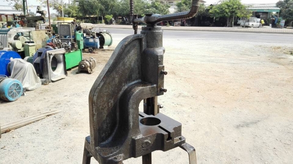 ** ยกแล้วครับ!! ** ปั้มคอม้า ปั้มคาราบาว เบอร์ 1 สภาพเดิมๆไม่ทำสี ไม่มีช้ำ หน้าโต้ะสวยเฟืองคมกลไกยังดีหมุนนิ่มพร้อมใช้งาน!!