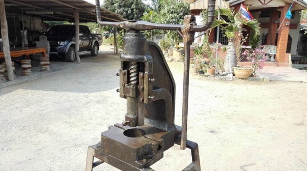 ** ยกแล้วครับ!! ** ปั้มคอม้า ปั้มคาราบาว เบอร์ 1 สภาพเดิมๆไม่ทำสี ไม่มีช้ำ หน้าโต้ะสวยเฟืองคมกลไกยังดีหมุนนิ่มพร้อมใช้งาน!!