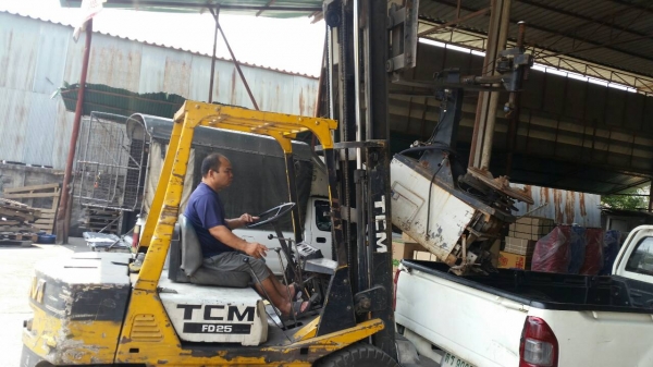 tractor-backhoe ได้จัดส่งเครื่องถอดยาง ไปจังหวัดตาก ลูกค้ารอรับได้เลยครับ tractor-backhoe ได้จัดส่งเครื่องถอดยาง ไปจังหวัดตาก ลูกค้ารอรับได้เลยครับ