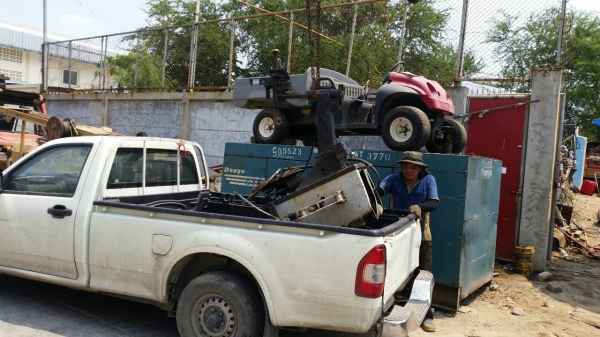 tractor-backhoe ได้จัดส่งเครื่องถอดยาง ไปจังหวัดตาก ลูกค้ารอรับได้เลยครับ tractor-backhoe ได้จัดส่งเครื่องถอดยาง ไปจังหวัดตาก ลูกค้ารอรับได้เลยครับ