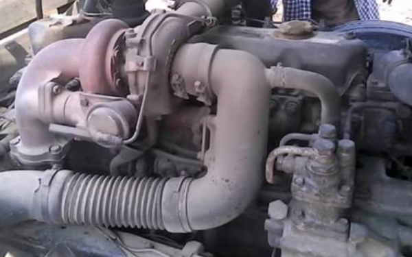 HINO FD 195 HP HO6C Turbo หกล้อดั๊มพ์ กระบะดั๊มพ์เหล็ก 6 ตันความยาว 3.60 เมตรสภาพดีมากครับพร้อมบรรทุกพร้อมใช้งานได้เลย เครื่องยนต์แรงดีสุดๆไม่มีเยิ้ม หัวเก๋งเดิมๆภายในเก๋งคอนโซลสวยครบ พวงมาลัยเพาเวอร์ ระบบเบรคทริ๊ปฟี้ครบพร้อม ช่วงล่างใหญ่แน่นดี ยาง 8.35 ข