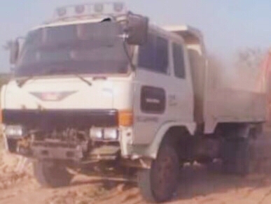 HINO FD 195 HP HO6C Turbo หกล้อดั๊มพ์ กระบะดั๊มพ์เหล็ก 6 ตันความยาว 3.60 เมตรสภาพดีมากครับพร้อมบรรทุกพร้อมใช้งานได้เลย เครื่องยนต์แรงดีสุดๆไม่มีเยิ้ม หัวเก๋งเดิมๆภายในเก๋งคอนโซลสวยครบ พวงมาลัยเพาเวอร์ ระบบเบรคทริ๊ปฟี้ครบพร้อม ช่วงล่างใหญ่แน่นดี ยาง 8.35 ข