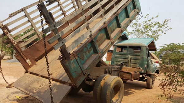 ขาย 6 ล้อดั้ม หัวยาว ไม่มีทะเบียน เครื่อง EH100 150 แรงม้า คัสซีสวย เฟืองท้ายใหญ่ สโลว์กลาง