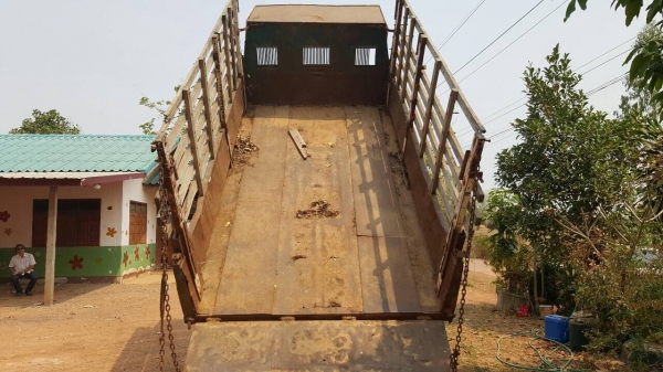 ขาย 6 ล้อดั้ม หัวยาว ไม่มีทะเบียน เครื่อง EH100 150 แรงม้า คัสซีสวย เฟืองท้ายใหญ่ สโลว์กลาง