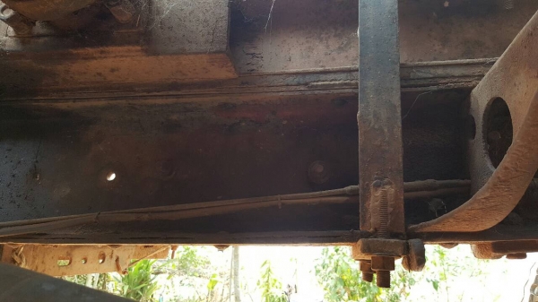 ขาย 6 ล้อดั้ม หัวยาว ไม่มีทะเบียน เครื่อง EH100 150 แรงม้า คัสซีสวย เฟืองท้ายใหญ่ มีสโลว์กลาง