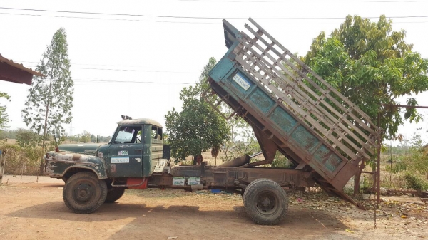 ขาย 6 ล้อดั้ม หัวยาว ไม่มีทะเบียน เครื่อง EH100 150 แรงม้า คัสซีสวย เฟืองท้ายใหญ่ มีสโลว์กลาง