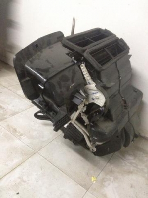 ตู้แอร์ MAZDA 2