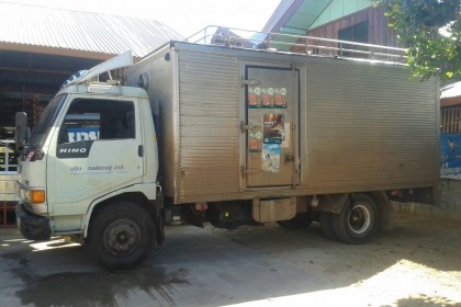 Hi I TV ตุ้แห้งถอดจากHino ตุ้3บานยาว 5เมตร