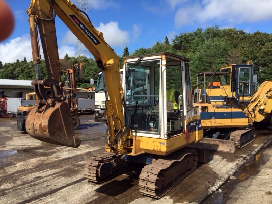 ขายรถแบคโฮ KOMATSU PC30-6 เอกสารอินวอย ราคา 260000