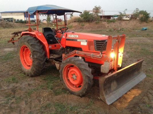 ขายรถไถ KUBOTA M5000 เครื่องดี สภาพสวยเดิมๆ ( ราคา 288,000 บาท ) (มีภาพวีดีโอ) พร้อมอุปกรณ์ 2 รายการ