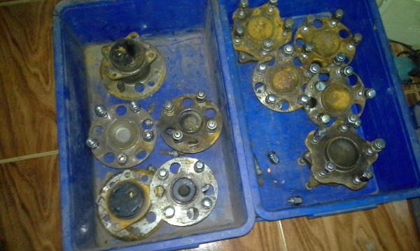 ขายหางพ่วง แจ้งลูกค้าตรวจเช็คจาระบีตลับลูกปีนล้อ ขายหางพ่วง แจ้งลูกค้าตรวจเช็คจาระบีตลับลูกปีนล้อ