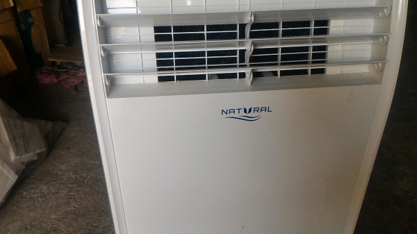 แอร์เคลื่อนที่ ขนาด 12000 BTU. ยี่ห้อ NATURAL ของใหม่แกะกล่องพร้อมใช้งานอุปกรณ์ครบ