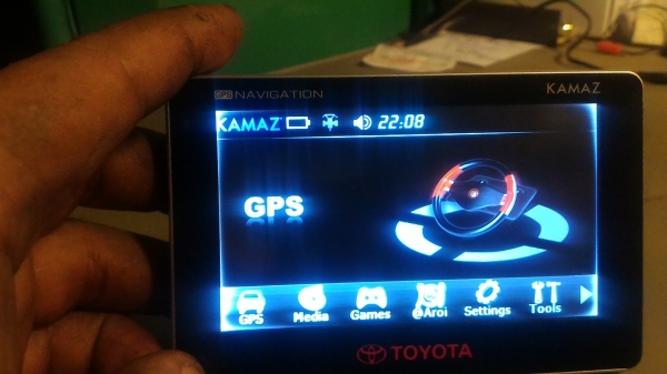 อุปกรณ์แผนที่นำทาง NAVIGATION ติดมากับรถโตโยต้า ตัวเครื่องของ KAMAZ  ใช้ระบบสัมผัสหน้าจอ มีปากมากับตัวเครื่อง