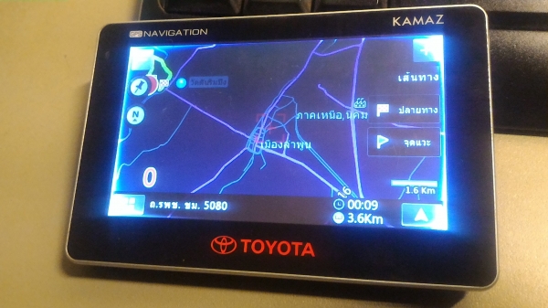 อุปกรณ์แผนที่นำทาง NAVIGATION ติดมากับรถโตโยต้า ตัวเครื่องของ KAMAZ  ใช้ระบบสัมผัสหน้าจอ มีปากมากับตัวเครื่อง