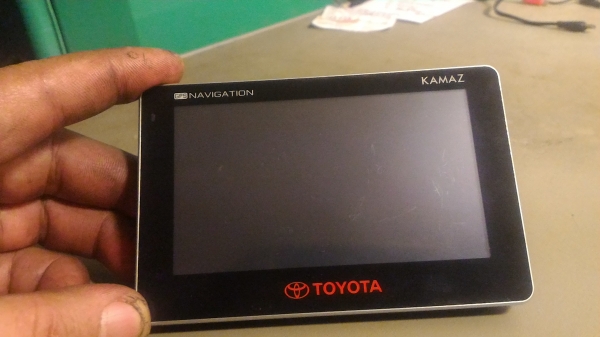 อุปกรณ์แผนที่นำทาง NAVIGATION ติดมากับรถโตโยต้า ตัวเครื่องของ KAMAZ  ใช้ระบบสัมผัสหน้าจอ มีปากมากับตัวเครื่อง