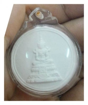 พระแก้วผงจักรพรรดิ์ หลังพระธาตุ สวยๆ กรอบกันน้ำ