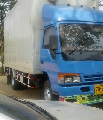 หกล้อ อีซูซุ NQR120ปี42 แอร์ พ.เวอร์ ตู้แห้งยาว5.50ม สภาพดีสวยพร้อมใช้ ทะเบียนพร้อมโอน