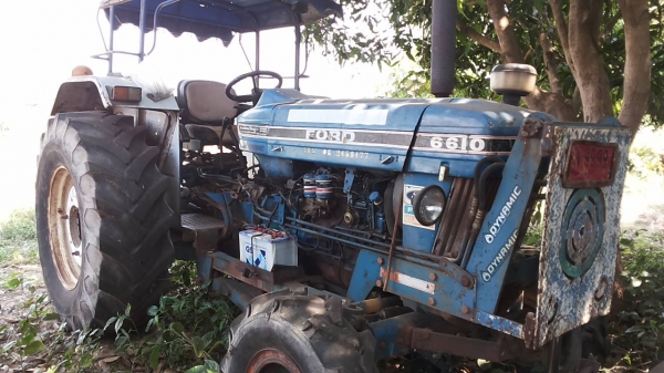 **400,000 บ.ต่อรอง/// รถไถ FORD 6610 เสื้อลาย ตัวเต็ม เพลาเดียว เครื่อง/เกียร์/ปั้ม เดิม แน่น แรงดี ยางดี4เส้น พร้อมดันหน้า+ผาน3และผาน4 SPT สงวนพงษ์ฯ บอดี้ครบ สีสันเดิมบาง เครื่องฟิตใหม่ไม่นาน รถจอดสัญญาซื้อขาย ขายตามสภาพ **ขาย FORD 6610 รถไถ1เพลา เสื้อลา **400,000 บ.ต่อรอง/// รถไถ FORD 6610 เสื้อลาย ตัวเต็ม เพลาเดียว เครื่อง/เกียร์/ปั้ม เดิม แน่น แรงดี ยางดี4เส้น พร้อมดันหน้า+ผาน3และผาน4 SPT สงวนพงษ์ฯ บอดี้ครบ สีสันเดิมบาง เครื่องฟิตใหม่ไม่นาน รถจอดสัญญาซื้อขาย ขายตามสภาพ **ขาย FORD 6610 รถไถ1เพลา เสื้อลา