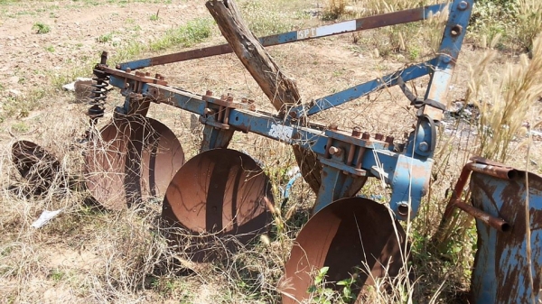 **400,000 บ.ต่อรอง/// รถไถ FORD 6610 เสื้อลาย ตัวเต็ม เพลาเดียว เครื่อง/เกียร์/ปั้ม เดิม แน่น แรงดี ยางดี4เส้น พร้อมดันหน้า+ผาน3และผาน4 SPT สงวนพงษ์ฯ บอดี้ครบ สีสันเดิมบาง เครื่องฟิตใหม่ไม่นาน รถจอดสัญญาซื้อขาย ขายตามสภาพ **ขาย FORD 6610 รถไถ1เพลา เสื้อลา **400,000 บ.ต่อรอง/// รถไถ FORD 6610 เสื้อลาย ตัวเต็ม เพลาเดียว เครื่อง/เกียร์/ปั้ม เดิม แน่น แรงดี ยางดี4เส้น พร้อมดันหน้า+ผาน3และผาน4 SPT สงวนพงษ์ฯ บอดี้ครบ สีสันเดิมบาง เครื่องฟิตใหม่ไม่นาน รถจอดสัญญาซื้อขาย ขายตามสภาพ **ขาย FORD 6610 รถไถ1เพลา เสื้อลา