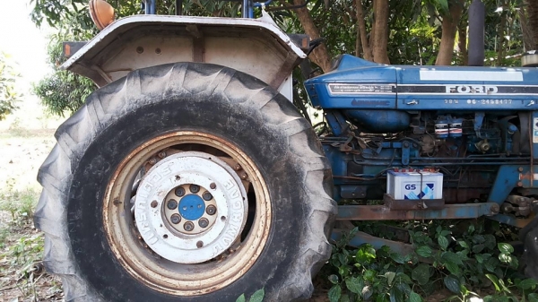 **400,000 บ.ต่อรอง/// รถไถ FORD 6610 เสื้อลาย ตัวเต็ม เพลาเดียว เครื่อง/เกียร์/ปั้ม เดิม แน่น แรงดี ยางดี4เส้น พร้อมดันหน้า+ผาน3และผาน4 SPT สงวนพงษ์ฯ บอดี้ครบ สีสันเดิมบาง เครื่องฟิตใหม่ไม่นาน รถจอดสัญญาซื้อขาย ขายตามสภาพ **ขาย FORD 6610 รถไถ1เพลา เสื้อลา **400,000 บ.ต่อรอง/// รถไถ FORD 6610 เสื้อลาย ตัวเต็ม เพลาเดียว เครื่อง/เกียร์/ปั้ม เดิม แน่น แรงดี ยางดี4เส้น พร้อมดันหน้า+ผาน3และผาน4 SPT สงวนพงษ์ฯ บอดี้ครบ สีสันเดิมบาง เครื่องฟิตใหม่ไม่นาน รถจอดสัญญาซื้อขาย ขายตามสภาพ **ขาย FORD 6610 รถไถ1เพลา เสื้อลา