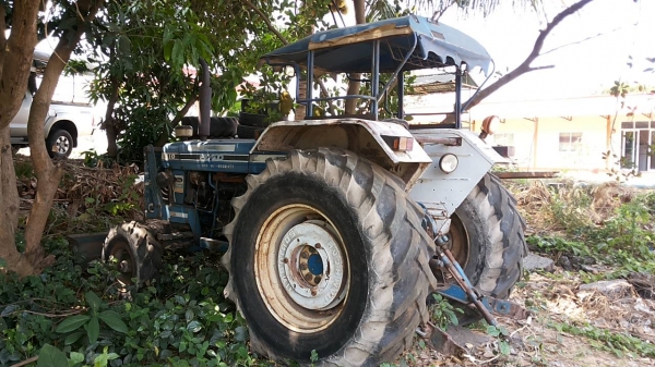 **400,000 บ.ต่อรอง/// รถไถ FORD 6610 เสื้อลาย ตัวเต็ม เพลาเดียว เครื่อง/เกียร์/ปั้ม เดิม แน่น แรงดี ยางดี4เส้น พร้อมดันหน้า+ผาน3และผาน4 SPT สงวนพงษ์ฯ บอดี้ครบ สีสันเดิมบาง เครื่องฟิตใหม่ไม่นาน รถจอดสัญญาซื้อขาย ขายตามสภาพ **ขาย FORD 6610 รถไถ1เพลา เสื้อลา **400,000 บ.ต่อรอง/// รถไถ FORD 6610 เสื้อลาย ตัวเต็ม เพลาเดียว เครื่อง/เกียร์/ปั้ม เดิม แน่น แรงดี ยางดี4เส้น พร้อมดันหน้า+ผาน3และผาน4 SPT สงวนพงษ์ฯ บอดี้ครบ สีสันเดิมบาง เครื่องฟิตใหม่ไม่นาน รถจอดสัญญาซื้อขาย ขายตามสภาพ **ขาย FORD 6610 รถไถ1เพลา เสื้อลา