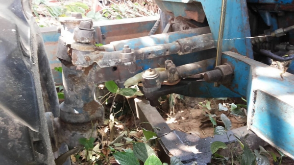 **400,000 บ.ต่อรอง/// รถไถ FORD 6610 เสื้อลาย ตัวเต็ม เพลาเดียว เครื่อง/เกียร์/ปั้ม เดิม แน่น แรงดี ยางดี4เส้น พร้อมดันหน้า+ผาน3และผาน4 SPT สงวนพงษ์ฯ บอดี้ครบ สีสันเดิมบาง เครื่องฟิตใหม่ไม่นาน รถจอดสัญญาซื้อขาย ขายตามสภาพ **ขาย FORD 6610 รถไถ1เพลา เสื้อลา **400,000 บ.ต่อรอง/// รถไถ FORD 6610 เสื้อลาย ตัวเต็ม เพลาเดียว เครื่อง/เกียร์/ปั้ม เดิม แน่น แรงดี ยางดี4เส้น พร้อมดันหน้า+ผาน3และผาน4 SPT สงวนพงษ์ฯ บอดี้ครบ สีสันเดิมบาง เครื่องฟิตใหม่ไม่นาน รถจอดสัญญาซื้อขาย ขายตามสภาพ **ขาย FORD 6610 รถไถ1เพลา เสื้อลา