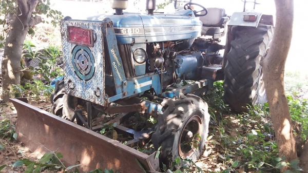 **400,000 บ.ต่อรอง/// รถไถ FORD 6610 เสื้อลาย ตัวเต็ม เพลาเดียว เครื่อง/เกียร์/ปั้ม เดิม แน่น แรงดี ยางดี4เส้น พร้อมดันหน้า+ผาน3และผาน4 SPT สงวนพงษ์ฯ บอดี้ครบ สีสันเดิมบาง เครื่องฟิตใหม่ไม่นาน รถจอดสัญญาซื้อขาย ขายตามสภาพ **ขาย FORD 6610 รถไถ1เพลา เสื้อลา **400,000 บ.ต่อรอง/// รถไถ FORD 6610 เสื้อลาย ตัวเต็ม เพลาเดียว เครื่อง/เกียร์/ปั้ม เดิม แน่น แรงดี ยางดี4เส้น พร้อมดันหน้า+ผาน3และผาน4 SPT สงวนพงษ์ฯ บอดี้ครบ สีสันเดิมบาง เครื่องฟิตใหม่ไม่นาน รถจอดสัญญาซื้อขาย ขายตามสภาพ **ขาย FORD 6610 รถไถ1เพลา เสื้อลา