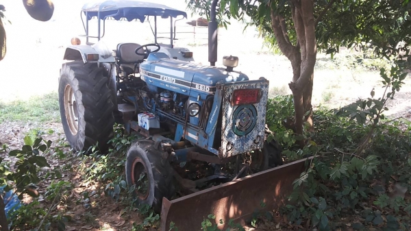 **400,000 บ.ต่อรอง/// รถไถ FORD 6610 เสื้อลาย ตัวเต็ม เพลาเดียว เครื่อง/เกียร์/ปั้ม เดิม แน่น แรงดี ยางดี4เส้น พร้อมดันหน้า+ผาน3และผาน4 SPT สงวนพงษ์ฯ บอดี้ครบ สีสันเดิมบาง เครื่องฟิตใหม่ไม่นาน รถจอดสัญญาซื้อขาย ขายตามสภาพ **ขาย FORD 6610 รถไถ1เพลา เสื้อลา **400,000 บ.ต่อรอง/// รถไถ FORD 6610 เสื้อลาย ตัวเต็ม เพลาเดียว เครื่อง/เกียร์/ปั้ม เดิม แน่น แรงดี ยางดี4เส้น พร้อมดันหน้า+ผาน3และผาน4 SPT สงวนพงษ์ฯ บอดี้ครบ สีสันเดิมบาง เครื่องฟิตใหม่ไม่นาน รถจอดสัญญาซื้อขาย ขายตามสภาพ **ขาย FORD 6610 รถไถ1เพลา เสื้อลา