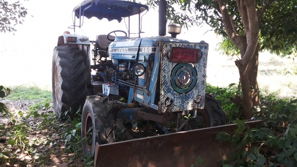 **400,000 บ.ต่อรอง/// รถไถ FORD 6610 เสื้อลาย ตัวเต็ม เพลาเดียว เครื่อง/เกียร์/ปั้ม เดิม แน่น แรงดี ยางดี4เส้น พร้อมดันหน้า+ผาน3และผาน4 SPT สงวนพงษ์ฯ บอดี้ครบ สีสันเดิมบาง เครื่องฟิตใหม่ไม่นาน รถจอดสัญญาซื้อขาย ขายตามสภาพ **ขาย FORD 6610 รถไถ1เพลา เสื้อลา **400,000 บ.ต่อรอง/// รถไถ FORD 6610 เสื้อลาย ตัวเต็ม เพลาเดียว เครื่อง/เกียร์/ปั้ม เดิม แน่น แรงดี ยางดี4เส้น พร้อมดันหน้า+ผาน3และผาน4 SPT สงวนพงษ์ฯ บอดี้ครบ สีสันเดิมบาง เครื่องฟิตใหม่ไม่นาน รถจอดสัญญาซื้อขาย ขายตามสภาพ **ขาย FORD 6610 รถไถ1เพลา เสื้อลา