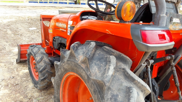 ขายรถไถL3608ใบมีดผาลและโรตารี้พร้อมใช้ครับ