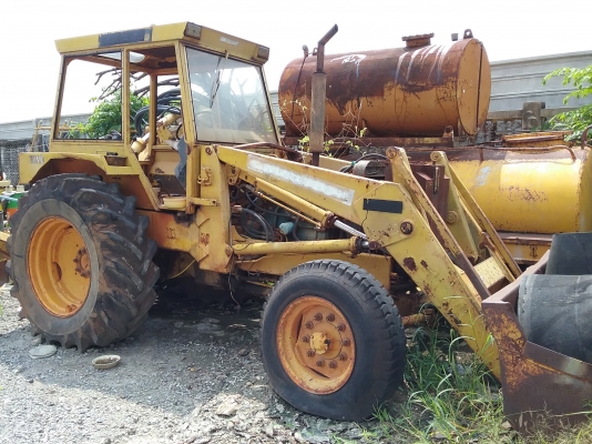 ขาย 195,000 ตักหน้าหลังจุด VOLVO 79 V6 พร้อมใช้งานเก่าจอด 090-772-3710 090-772-3708