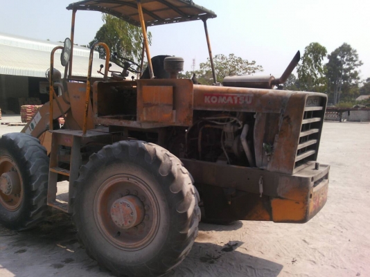 ขายรถตัก KOMATSU รุ่น JH 30 B เครื่องเดิมเกียร์เดิมเครื่องดีเกียร์ดี ขายรถตัก KOMATSU รุ่น JH 30 B เครื่องเดิมเกียร์เดิมเครื่องดีเกียร์ดี