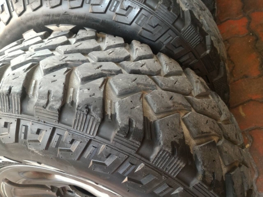 ขายยาง Mud Maxxis  31 x 10.5 x 15  พร้อมล้อ