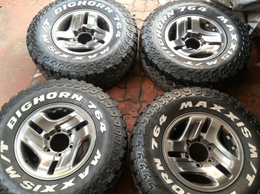 ขายยาง Mud Maxxis  31 x 10.5 x 15  พร้อมล้อ