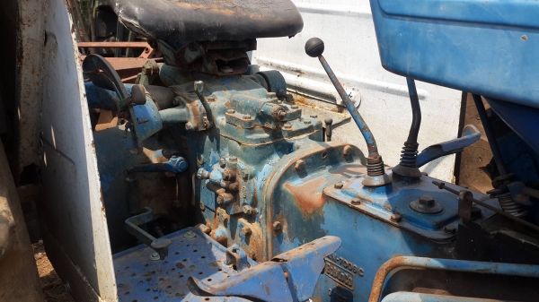 ขายรถไถFORD 4000 3สูบ รถของกรมวิชาการเกษตร ขายรถไถFORD 4000 3สูบ รถของกรมวิชาการเกษตร