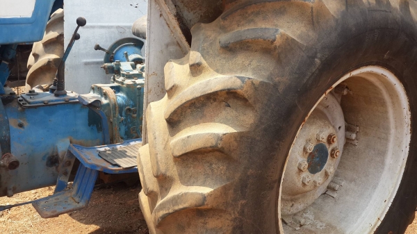 ขายรถไถFORD 4000 3สูบ รถของกรมวิชาการเกษตร ขายรถไถFORD 4000 3สูบ รถของกรมวิชาการเกษตร