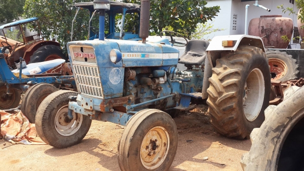 ขายรถไถFORD 4000 3สูบ รถของกรมวิชาการเกษตร