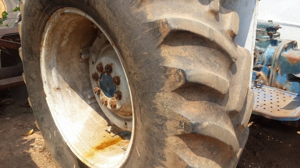 ขายรถไถFORD 4000 3สูบ รถของกรมวิชาการเกษตร ขายรถไถFORD 4000 3สูบ รถของกรมวิชาการเกษตร