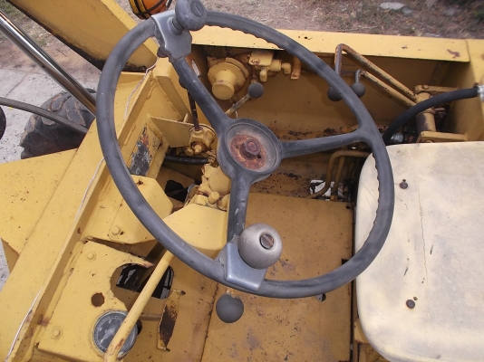 ขายถูกรถตัก KOMATSU JH 30 B เครื่องดี ปั้มไฮดรอลิคดี ได้ทุกเกียร์ ยางพอใช้ แขนเดิมๆ แถมยางอะไหล่ 1 เส้น