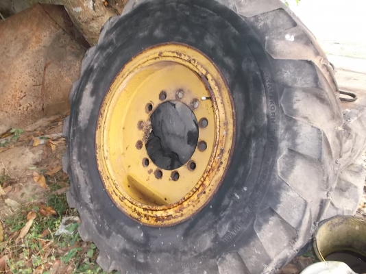 ขายถูกรถตัก KOMATSU JH 30 B เครื่องดี ปั้มไฮดรอลิคดี ได้ทุกเกียร์ ยางพอใช้ แขนเดิมๆ แถมยางอะไหล่ 1 เส้น