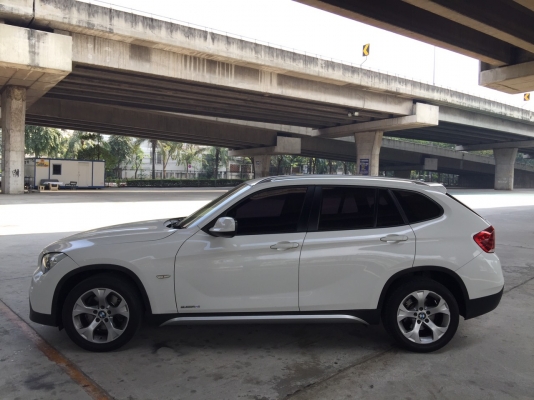 BMW X1 2.0i ปี2011แท้ สีขาว รถสวยสีเดิมบาง การันตีสภาพดีมาก bsi ยังเหลือ BMW X1 2.0i ปี2011แท้ สีขาว รถสวยสีเดิมบาง การันตีสภาพดีมาก bsi ยังเหลือ