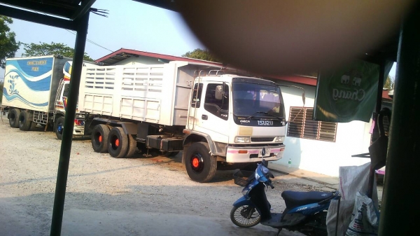 ขายดาวน์ 270ยูโรวัน ปี 46 มีระบบลากพ่วง จำนวน 2 คันละ 1,450,000 บาท