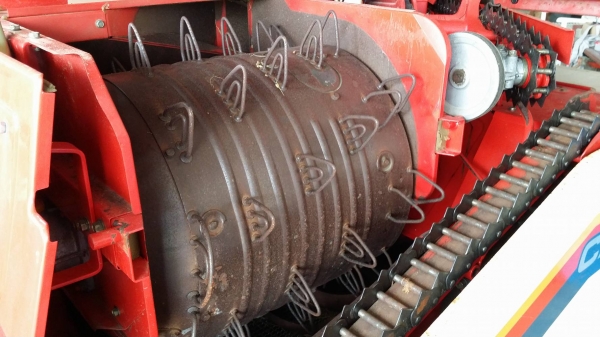 รถเกี่ยวข้าวพร้อมนวดข้าวในตัว แบบนั่งขับ เก่าญี่ปุ่น  YANMAR รุ่น  CA15 เกี่ยวข้าว 2 แถว มีชุดเกี่ยวข้าวล้ม สภาพสวย